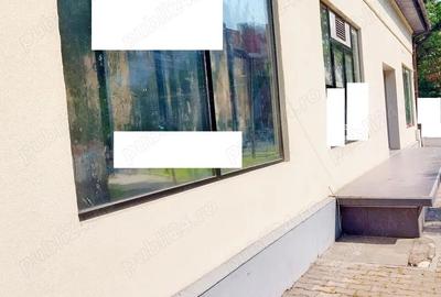 Semi-central spatiu comercial de 160 de mp. - 2