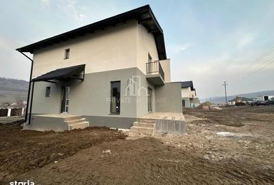 Casă cu 3 camere în Livezeni - 1