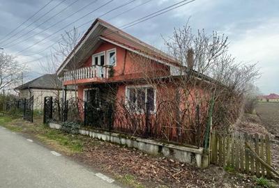 Casă cu 5 camere cu Teren 2270 Mp în Groși - 4