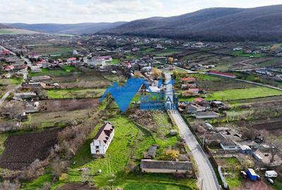 Casa cu teren in CIUCUROVA - 3317MP - la drumul National - 1
