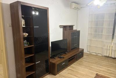 Garsonieră decomandată în Vitan