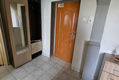 Apartament cu 3 camere decomandat în Micro 4 - 2