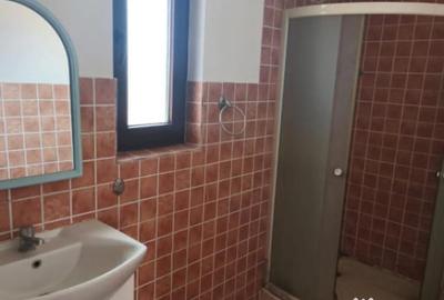 Casă cu 5 camere cu Teren 1600 Mp în Central - 3