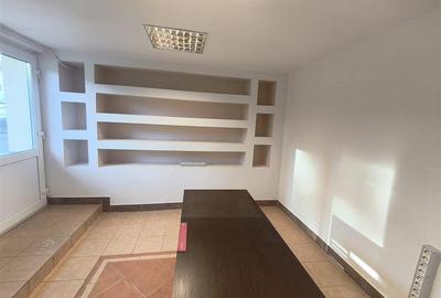 Spațiu comercial, de 25 mp, în Central - 7