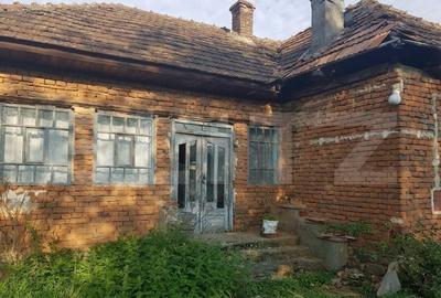Casa cu anexe de vanzare