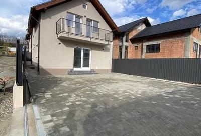 Casă cu 4 camere cu Canalizare în Periferie - 7