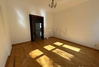 Apartament cu 7 camere decomandat în Capitale - 3