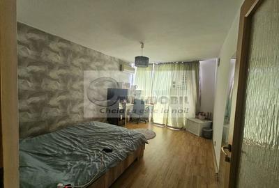 Apartament cu 3 camere decomandat în Podu Roș