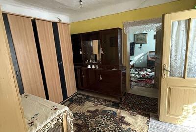 Casă cu 4 camere în Segarcea-Deal
