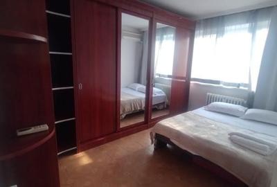 Apartament cu 3 camere semidecomandat, mobilat în Tineretului - 2