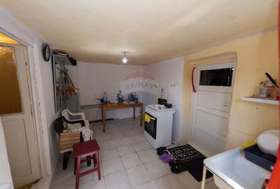 Vanzare casa 3 camere,  Piata 16 Februarie - 6