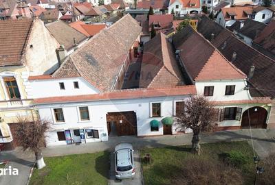 Casă cu 4 camere cu Teren 332 Mp în Ultracentral - 2