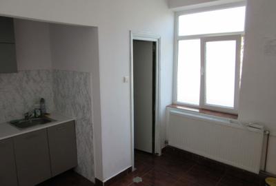 Spațiu comercial, de 50 mp, în Albești - 1