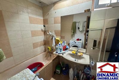 Apartament cu 3 camere decomandat în Dărmănești