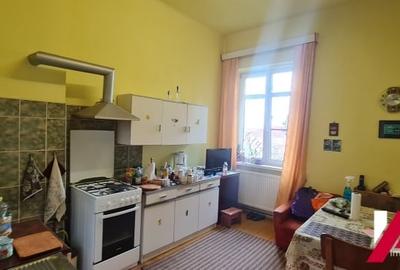 Vand apartament la casa,3 camere, zona Sub Arini, 2 in curte - 8