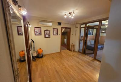 Vand apartament 3 camere cu garaj Cuza Voda