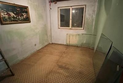 Apartament cu 3 camere decomandat în Apărătorii Patriei
