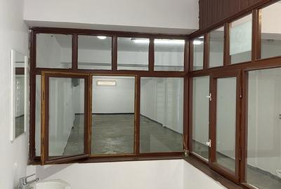 Spațiu comercial, de 80 mp, în UTA - 4