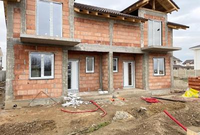Duplex cu 4 camere cu Canalizare în Urseni