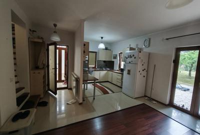 Casă individuală cu 4 camere cu Canalizare în Ovidiu