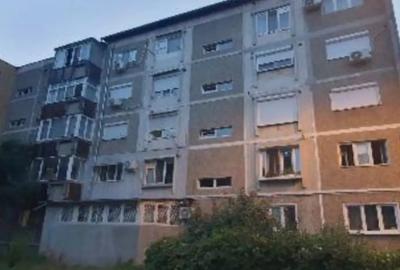 Apartament cu 3 camere decomandat în Aradului