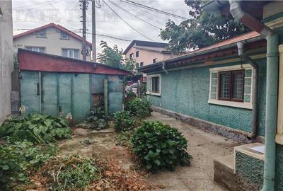 Casa cu 3 camere, garaj si 325mp teren, demolabila, cu toate utilitatile, in Mil - 8