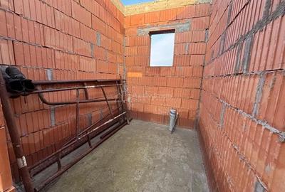 Casă cu Teren 560 Mp în Tărian - 1