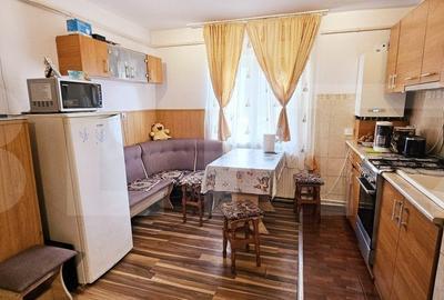 Apartament de vanzare, cu 3 camere, decomandat, 68mp, parter inalt - 2