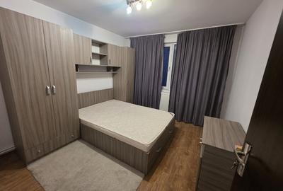 Apartament cu 3 camere semidecomandat în Militari