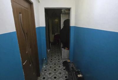 Vand Apartament 3 camere 64 m2 semidecomandat bloc 4 etaje parter - 2