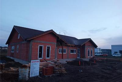 Duplex cu 4 camere cu Canalizare în Moșnița Nouă - 2