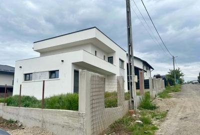 Casă individuală cu 4 camere în Central - 1