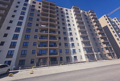 Apartament cu 3 camere decomandat în Tractorul