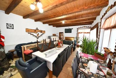 De vanzare casa cu 3 apartamente + anexa 75 mp, Comision 0% - 7