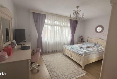 Casă cu 5 camere cu Teren 433 Mp în Central - 2