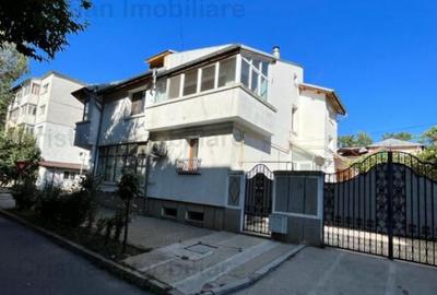 Casă cu 12 camere cu Teren 405 Mp în Central - 11