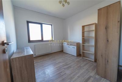 Casă cu 4 camere cu Teren 122 Mp în Central - 4