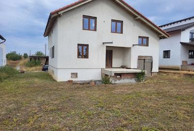 Casă cu Teren 627 Mp în Giarmata