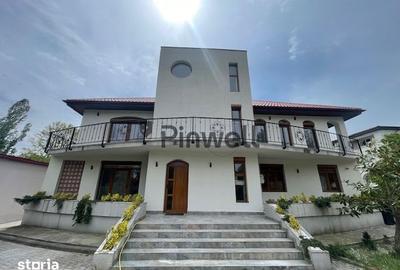 Casă cu 10 camere cu Teren 750 Mp în Băneasa