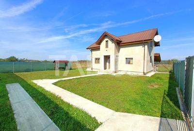 Casa moderna de vanzare 3 camere 2 bai - teren 472 mp - zona linistita