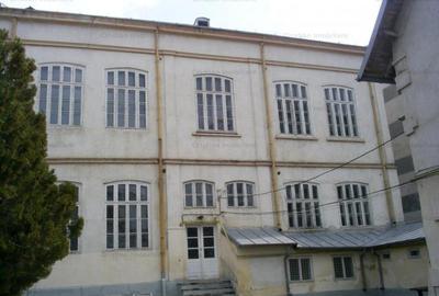 Casă cu 20 camere cu Teren 955 Mp în Central - 17