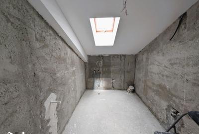 Casă cu 4 camere cu Canalizare în Central