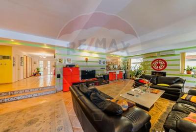 Casă cu 4 camere cu Teren 921 Mp în Subcetate