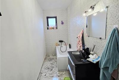 Apartament cu 3 camere decomandat, mobilat în Palazu Mare - 13