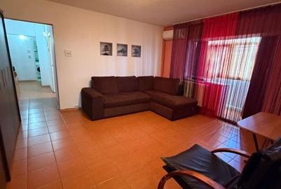 Apartament cu 3 camere semidecomandat în Central
