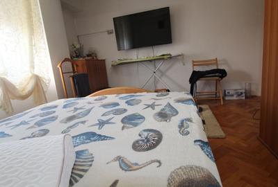Apartament 3 camere, decomandat, etaj 3, strada 23 August - 3