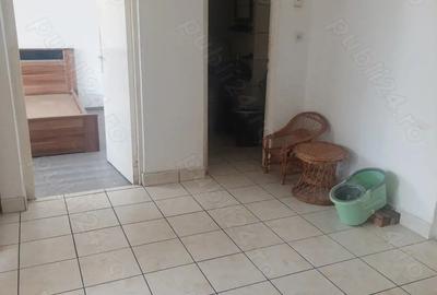 Apartament et.1 decom.com.1.sup.tot 53 mp hol si bucatarie mare open space M.5 - 3