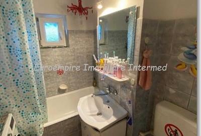 De vanzare apartament cu 2 camere, zona KM 5 - 8