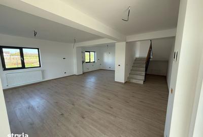 Casă cu 5 camere cu Teren 490 Mp în Păulești - 12
