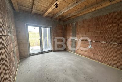 Casă cu 4 camere cu Teren 500 Mp în Orlat - 1